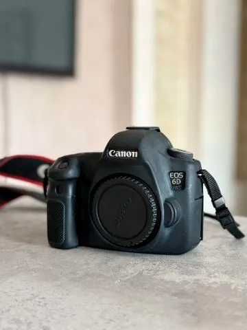 Canon 6D + объектив, вспышка, чехол — отличное состояние!