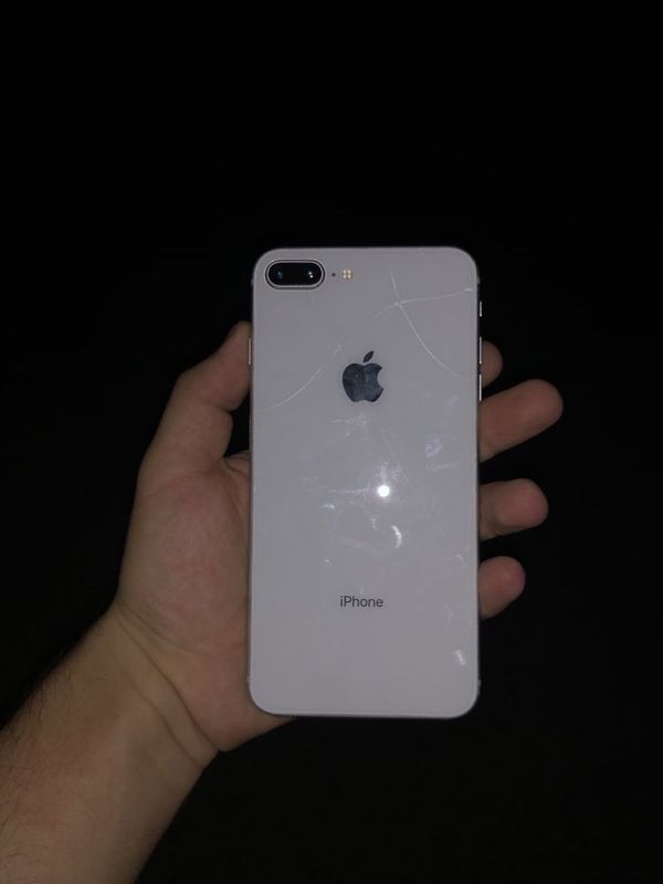 Iphone 8+ radnoy ochilmagan Iphone 8+ radnoy ochilmagan