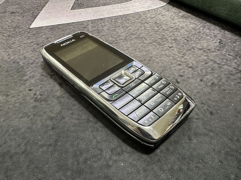 Nokia E51 orginal sotiladi