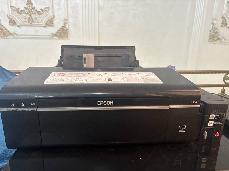 Printer L800 holati yaxshi Printer L800 holati yaxshi