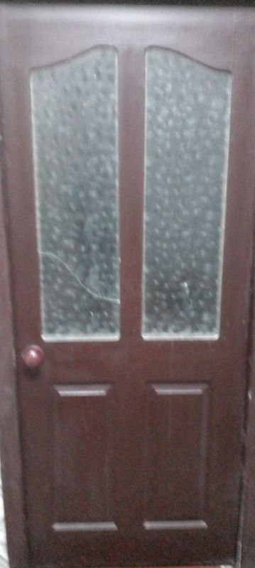 Eshik sotiladi xolati judayam zur remont qilyapmiz shunga almashtirdik Eshik sotiladi xolati judayam zur remont qilyapmiz shunga almashtirdik