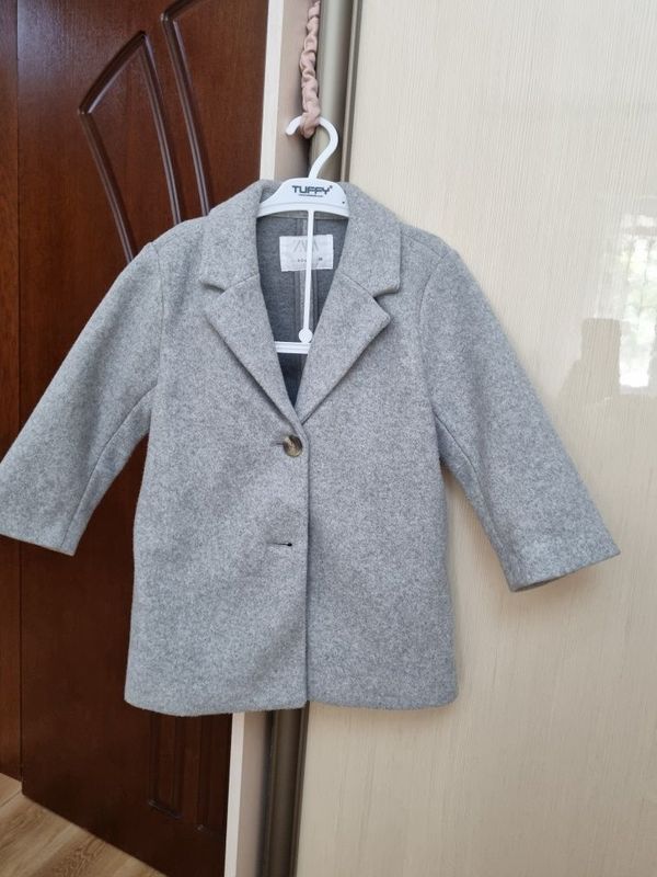 Пальто, тоненькое, ZARA, в хорошем состоянии Размер: 98 Цена: 100.000 Пальто, тоненькое, ZARA, в хорошем состоянии Размер: 98 Цена: 100.000