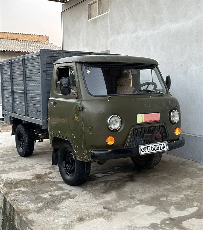 Uaz sotiladi narxi kelishiladi