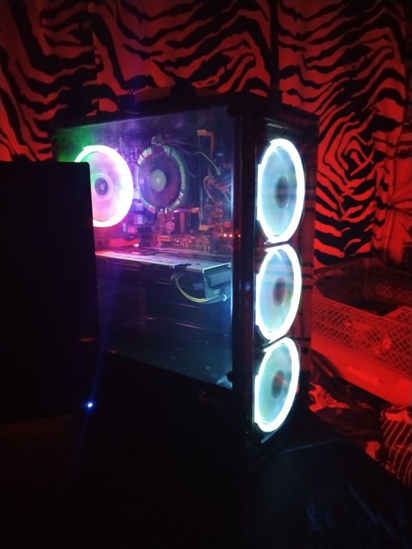 Игравой корпус с rgb кулер