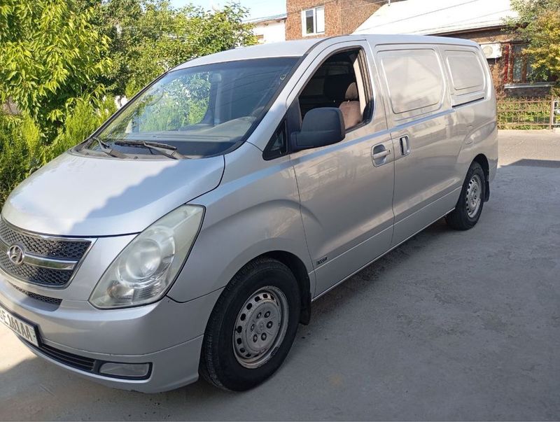 Hyundai Grand Stareks