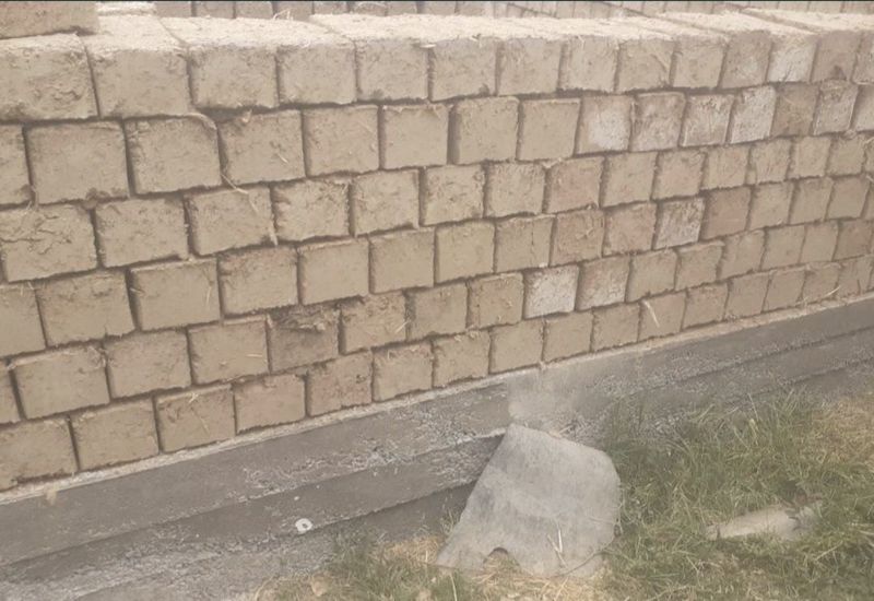 Xom g'isht quyishga usta kerek Xom g'isht quyishga usta kerek