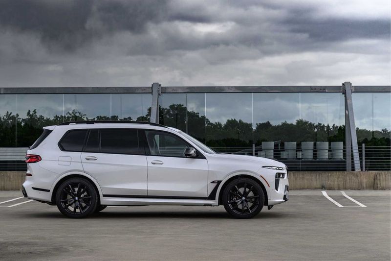 Продам Bmw X7 shadow line 2023 официальная Продам Bmw X7 shadow line 2023 официальная