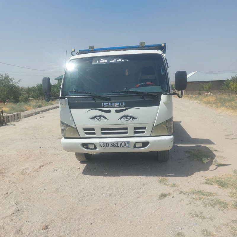 Isuzu sotiladi xolati yaxshi ishlab yirgan Isuzu sotiladi xolati yaxshi ishlab yirgan