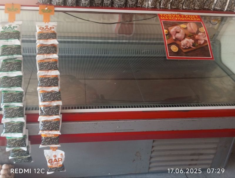 Vetrina xaladelnik sifati aʼlo darajada Vetrina xaladelnik sifati aʼlo darajada
