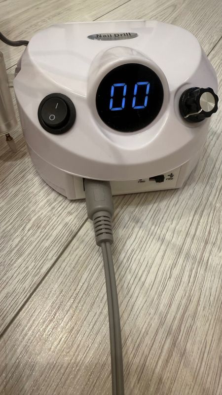 Аппарат для маникюра и педикюра, для работы или дома