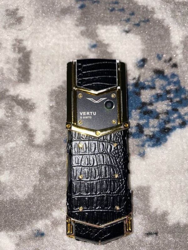 Vertu gold (S-818772) Vertu gold (S-818772)