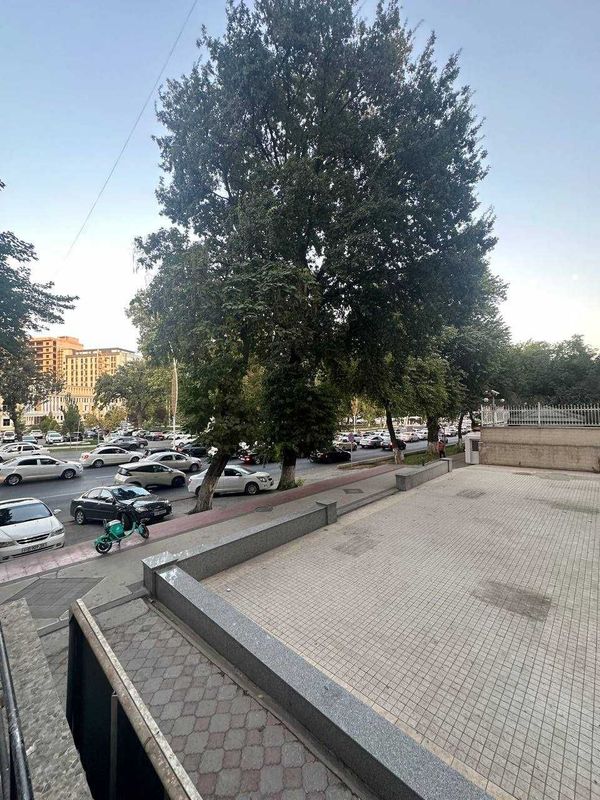 СРОЧНО! Ул. Бабура 35м2 под офис, магазин, салон. Посольство Саудии