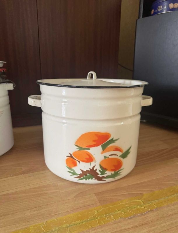 Продам эмалированные кастрюли