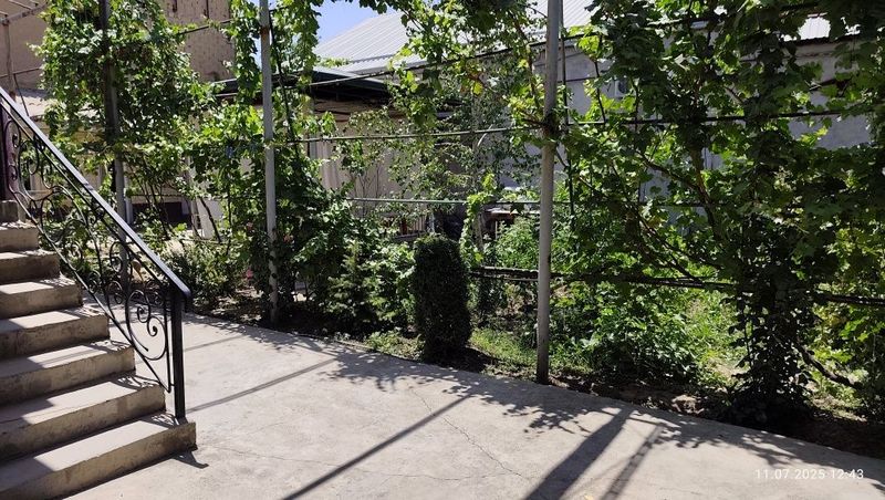 Limonarya maxallada 2 sotix uchaska yer xisobida.