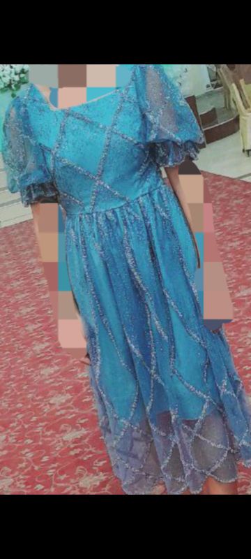 2 marta kiyilgan. Yirtilmagan kiyim vecherney.