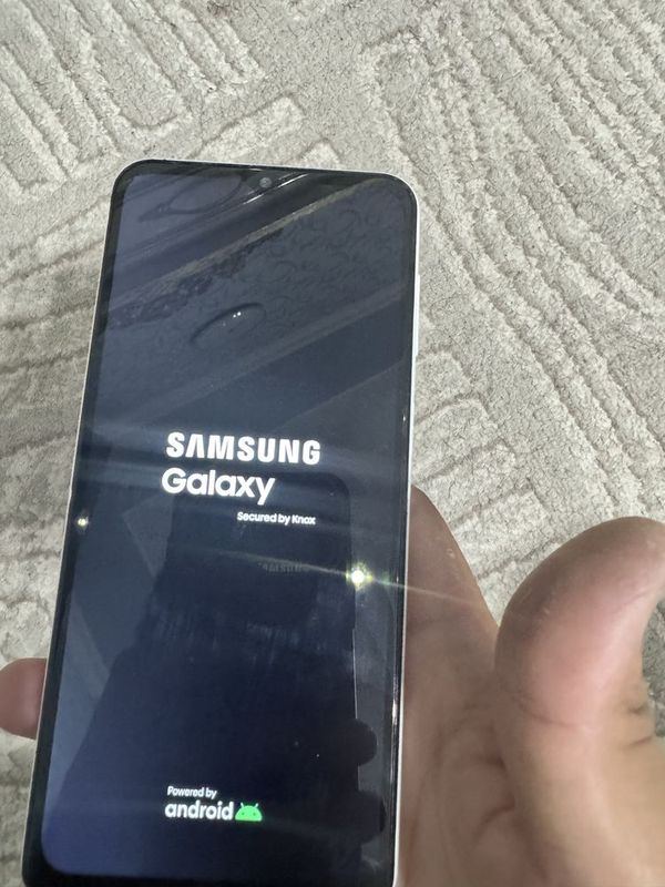 Samsung A23 holati yaxshi oq rang hotira 64Gb Samsung A23 holati yaxshi oq rang hotira 64Gb