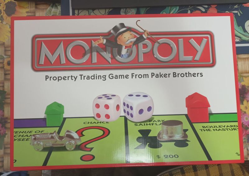Продается семейная игра Монополия