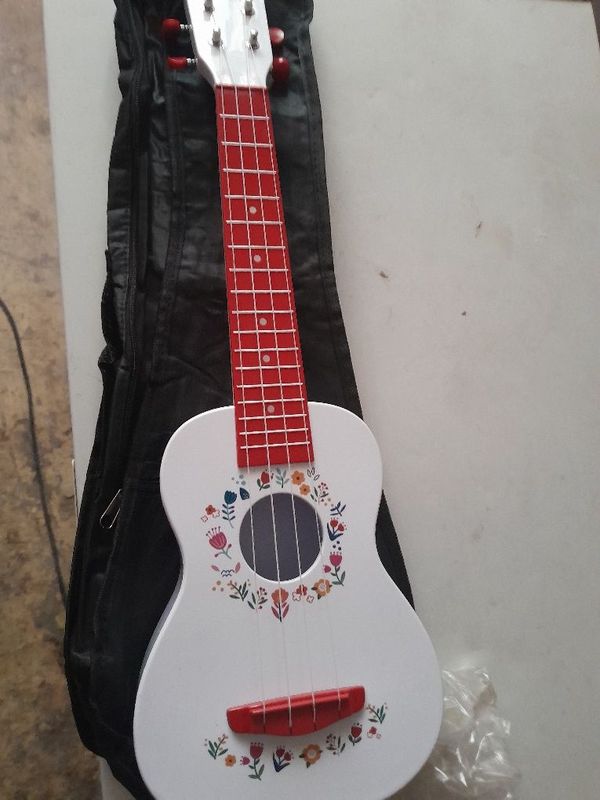 Gitara ukulele yangi