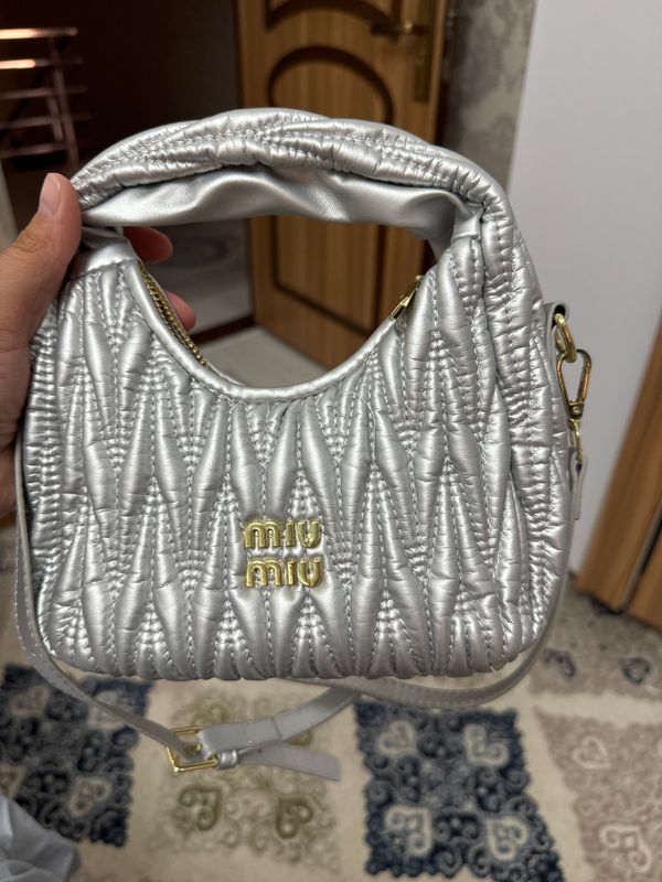 Miu sumka narxi 100.000 Miu sumka narxi 100.000