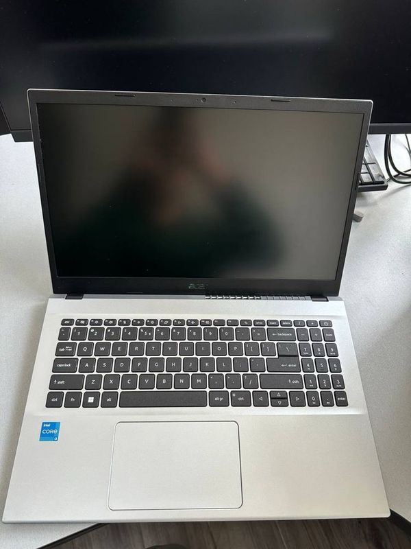 acer i3-1215u 8gb 256gb 15.6 Full HD acer i3-1215u 8gb 256gb 15.6 Full HD