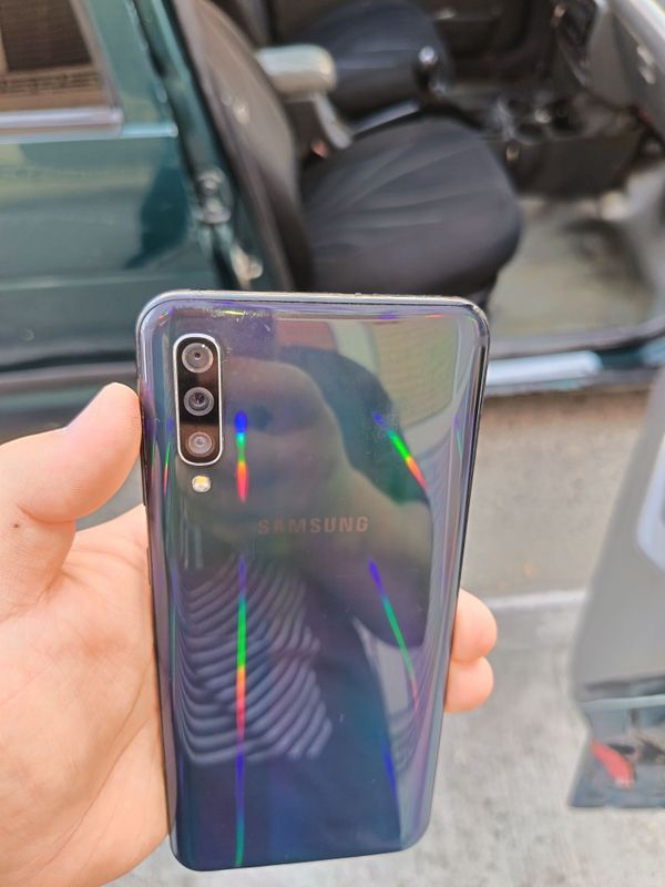 Samsung a50 sotiladi Samsung a50 sotiladi