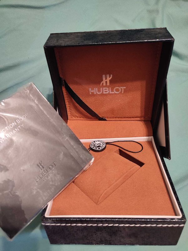 Продам коробку новую Hublot