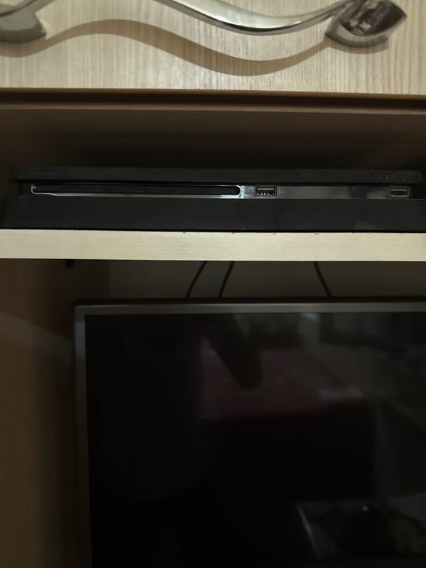 PlayStation 4 SLIM