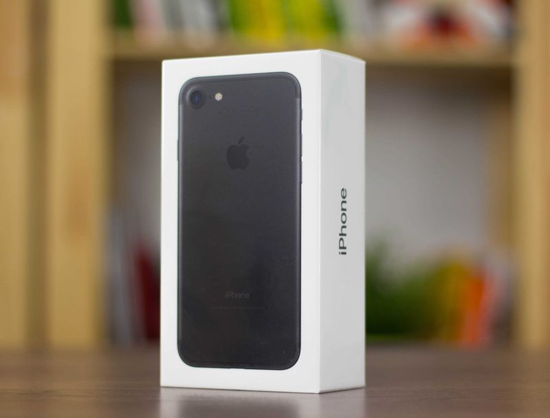 Продам коробку от iPhone 7