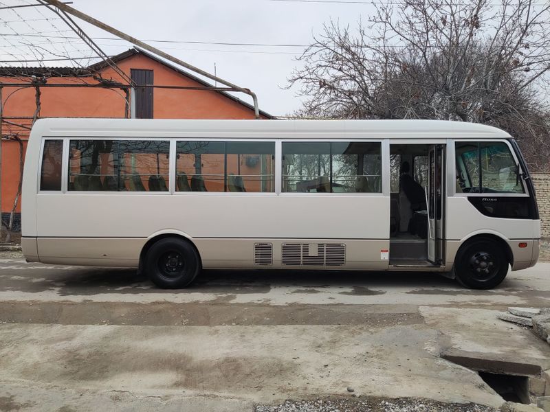 Avtobus sotiladi Mitsubishi Rosa