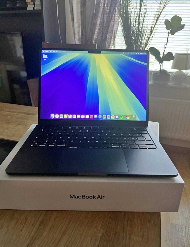 Ноутбук MacBook Air 13 - Midnight M3