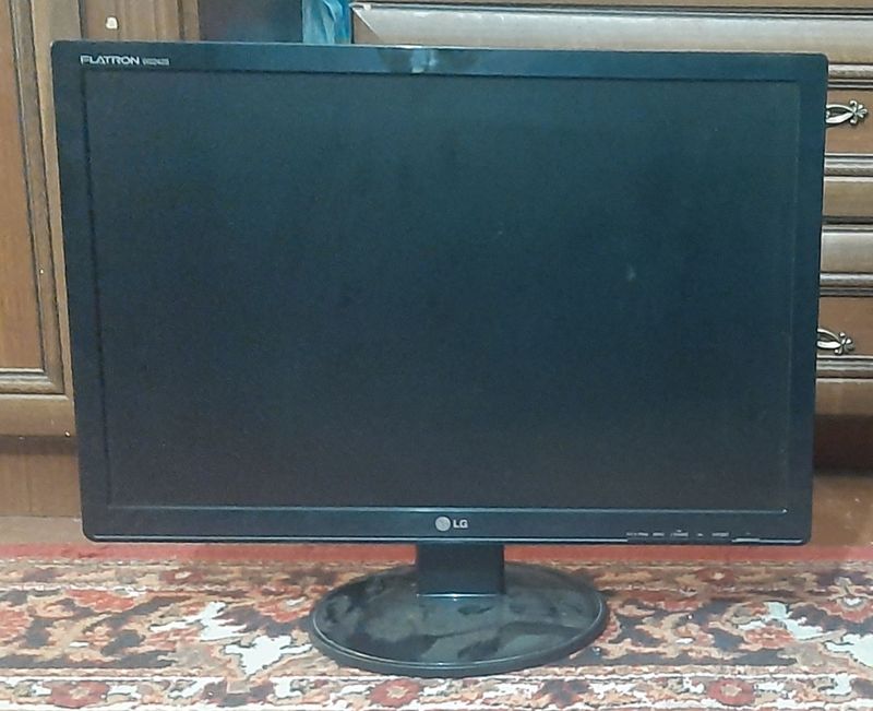Монитор LG Flatron W2242S Монитор LG Flatron W2242S