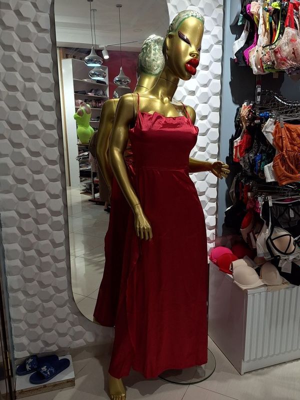 Maniken sotiladi Maniken sotiladi