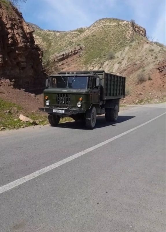 Gaz 66 sotiladi.