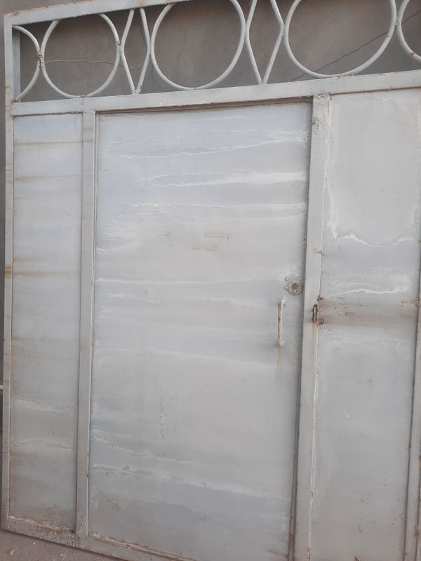 Darvoza qalin listli Darvoza qalin listli