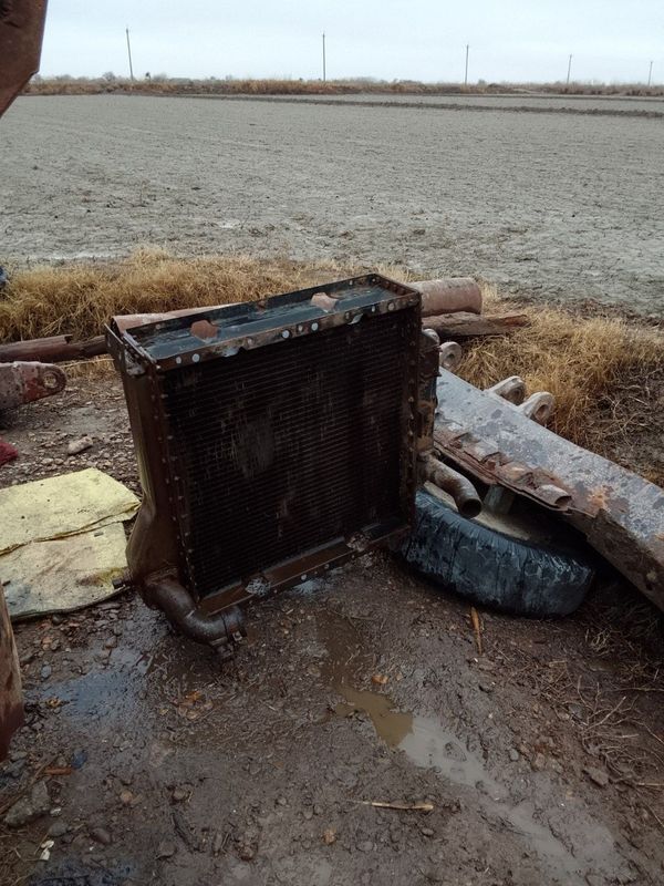 Radiator sotiladi holati yaxshi altayniki hech qanaqa aybi yo‘q Radiator sotiladi holati yaxshi altayniki hech qanaqa aybi yo‘q