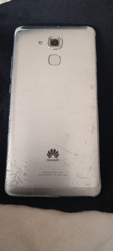 Huawei telefoni sotiladi