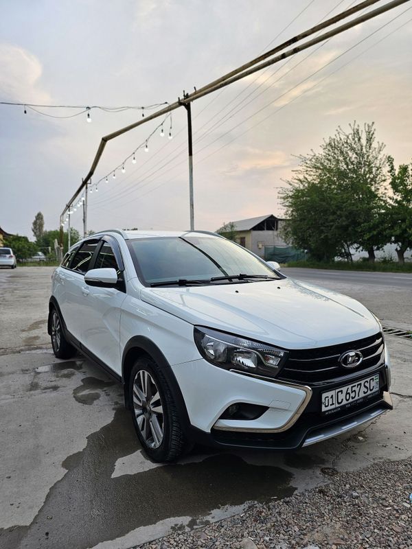 Lada Vesta SW Cross luxe multimedia