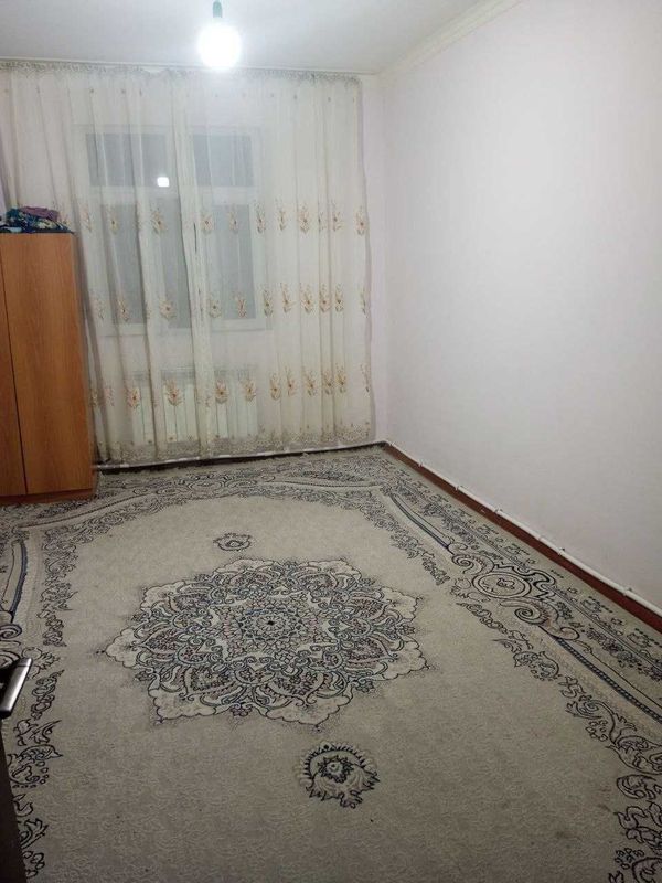ТТЗ Бойжигит 2-3/4/4 квартира сотилади.