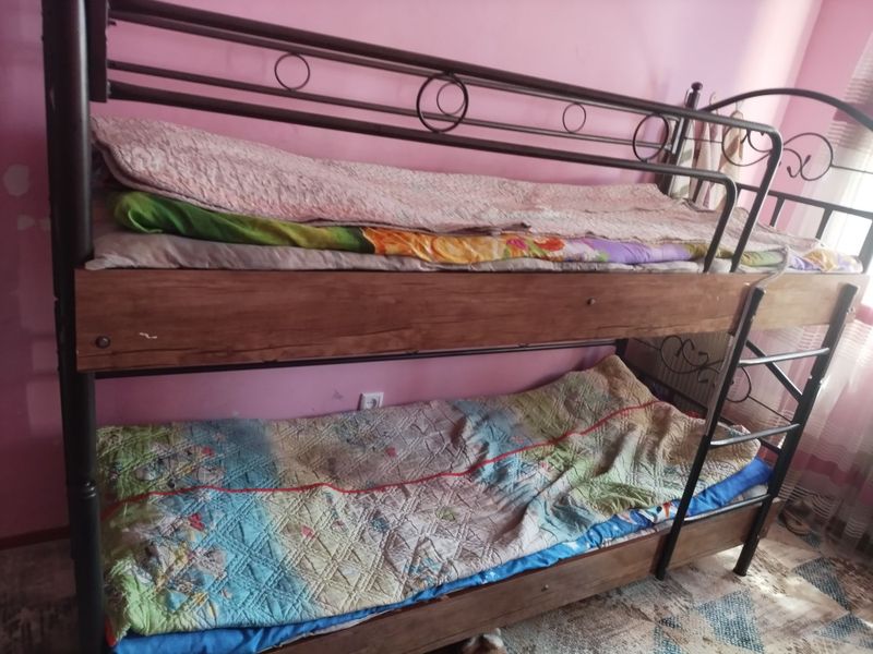 2qavatlik kravat va 1kiwilik divan