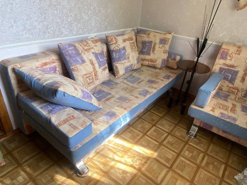Диван с креслом б/у