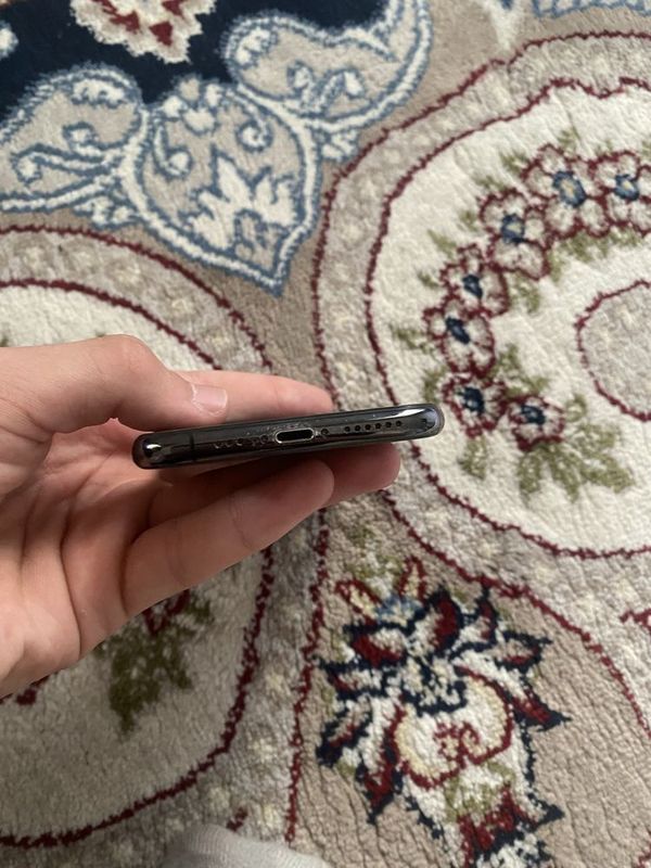 iPhone XS 64 talik qora rangidan iPhone XS 64 talik qora rangidan