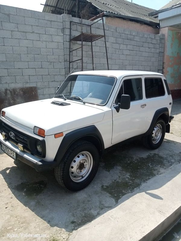 Niva sotiladi 3000$ kami bor Niva sotiladi 3000$ kami bor