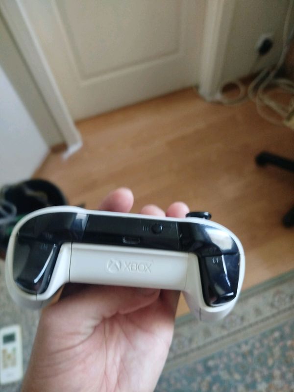 продаю xbox one s 1tr продаю xbox one s 1tr