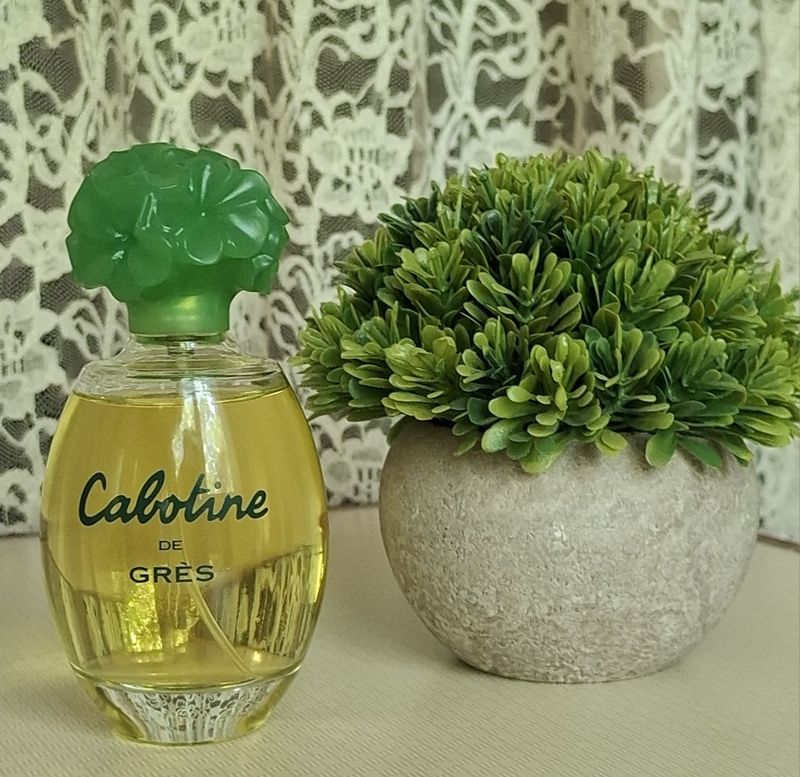 Продаются духи Cabotine Продаются духи Cabotine