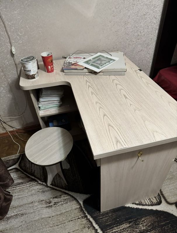 Стол компьютерный, детский Стол компьютерный, детский