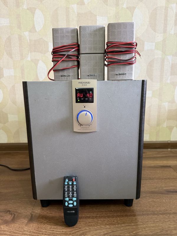 Продам домашник кинотиарт , самбуфер Microlab X-10D