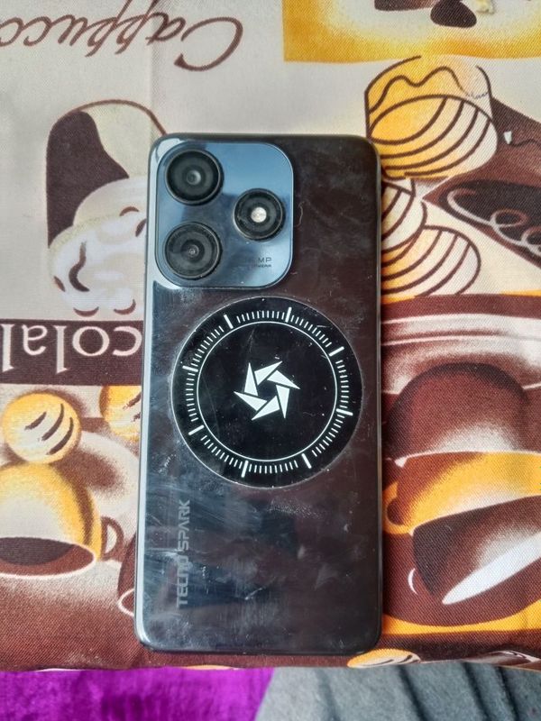 Telefonlar sotiladi vivoY22 va TECNO10S