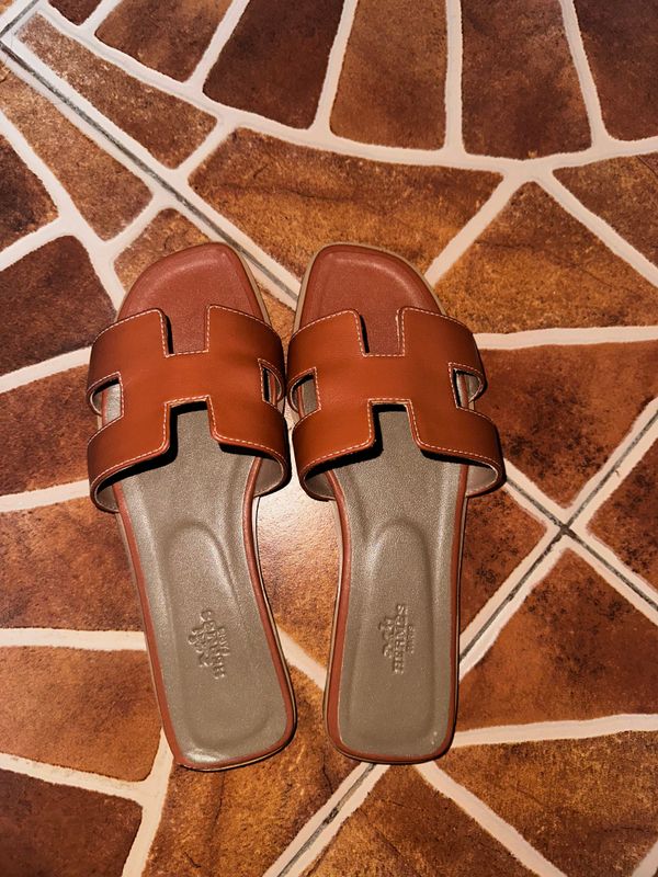 Оригинальные женские шлёпанцы Hermès Оригинальные женские шлёпанцы Hermès