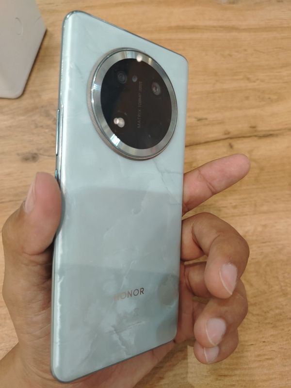 Honor x9c 6600 amper sotiladi yangiday Honor x9c 6600 amper sotiladi yangiday