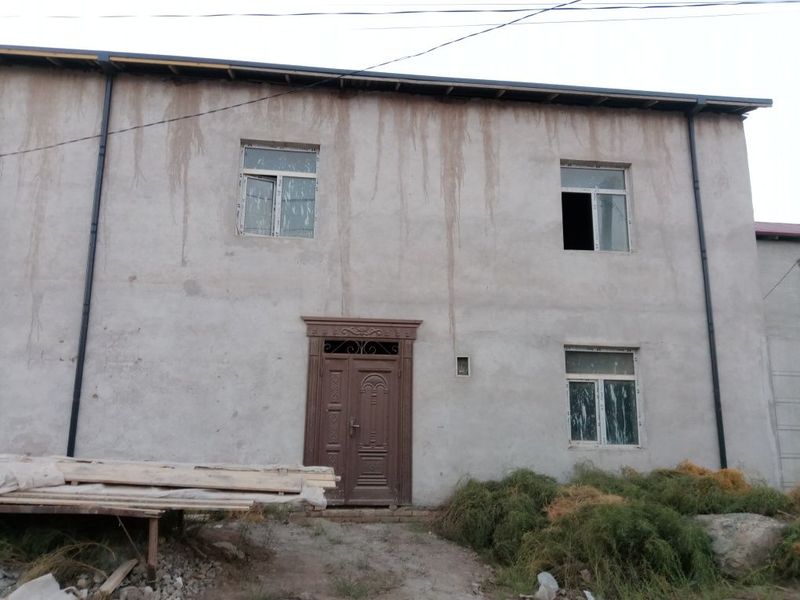 Urganch raysentrda 2 qavatli 300 metrkv hovli joy zudlik bn sotiladi Urganch raysentrda 2 qavatli 300 metrkv hovli joy zudlik bn sotiladi